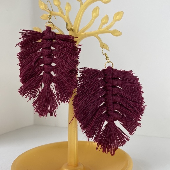 Handmade leaf-shaped thread earring /Red Macrame Earrings - Picture 4 of 4